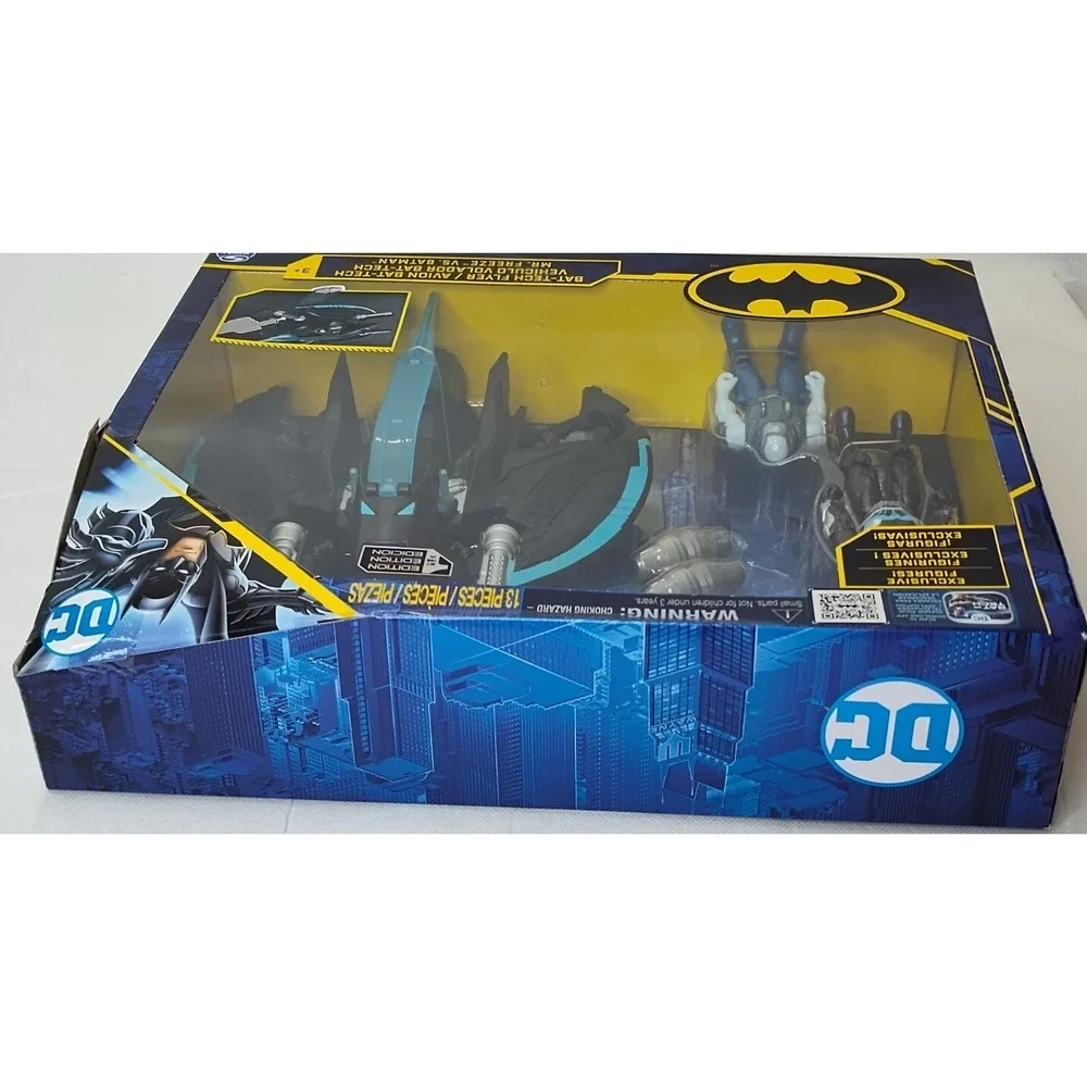 DC Batman Bat-Tech Flyer with 4